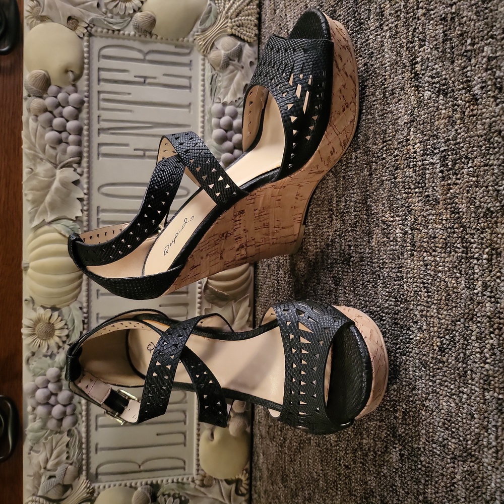Qupid sandals
